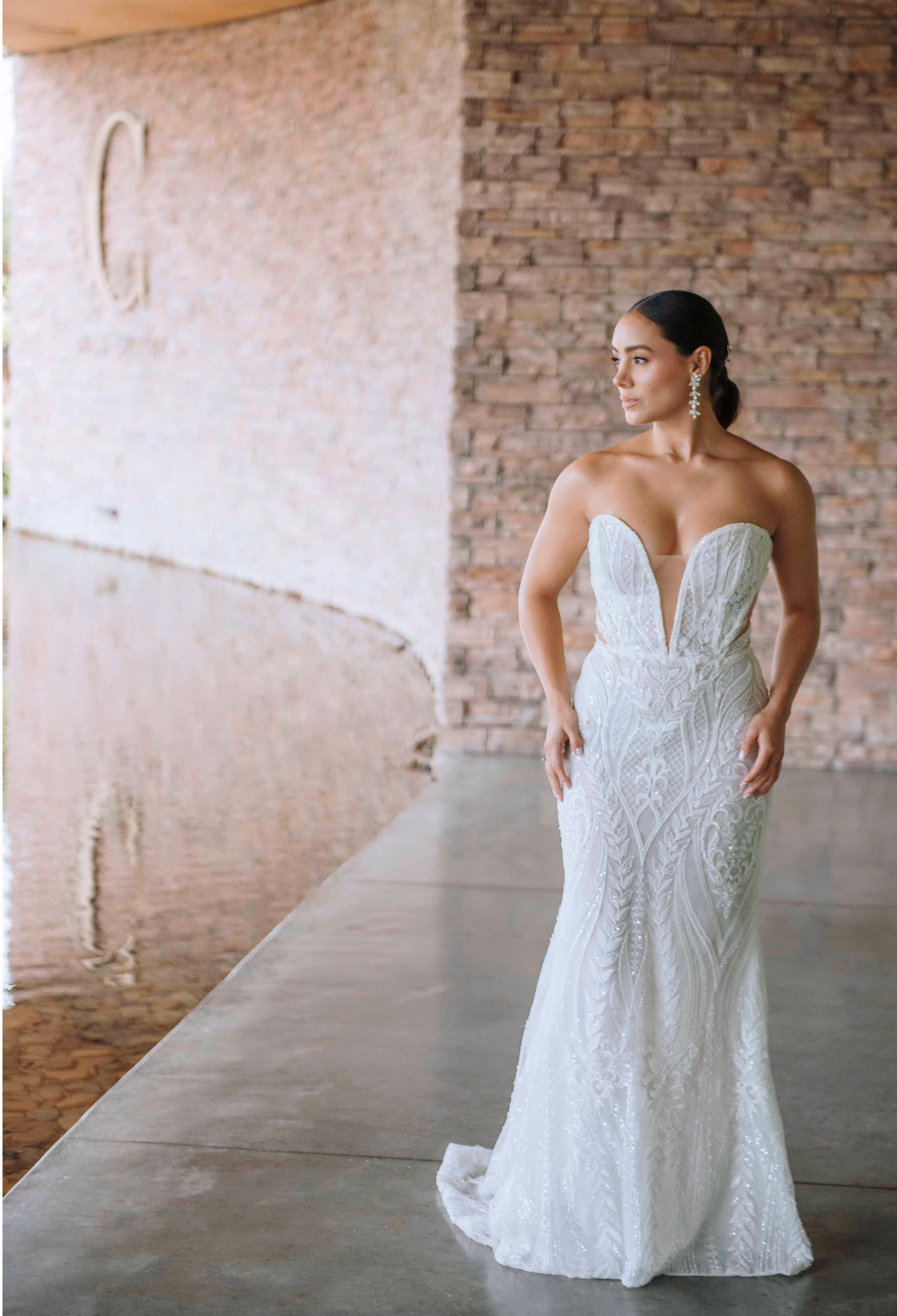 Retrato de novia con vestido de diseño contemporáneo