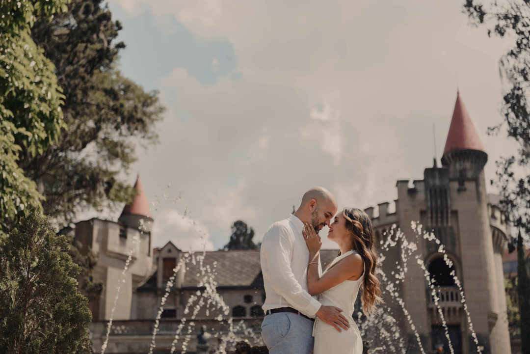 Pareja durante una sesión de preboda